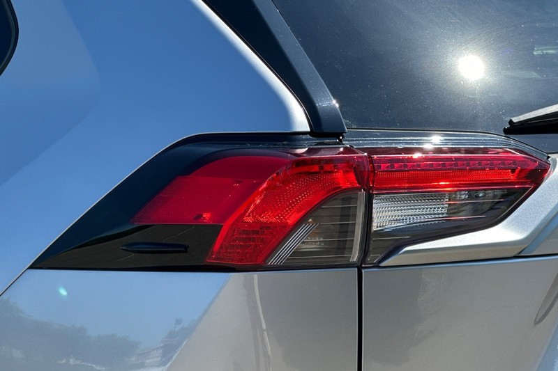 Toyota RAV4 Vehicle Full-screen Gallery Image 47