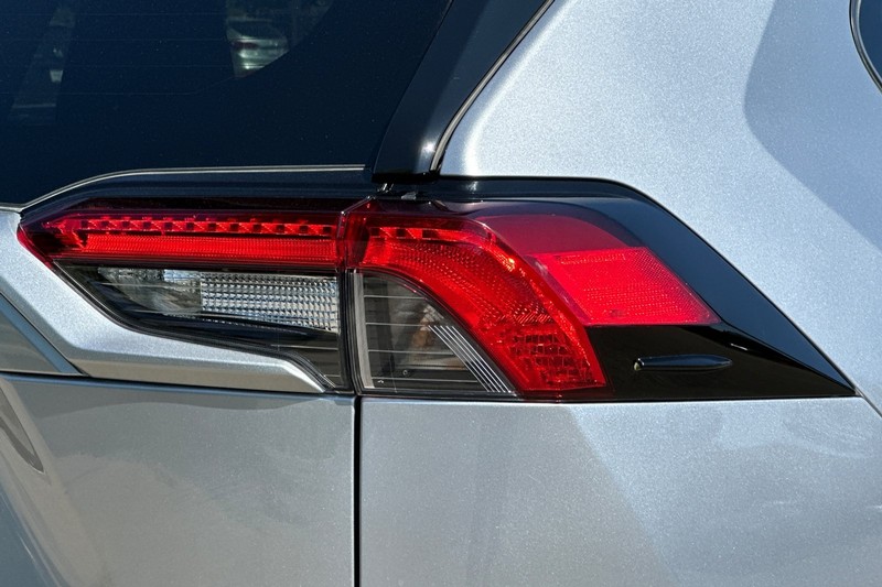Toyota RAV4 Vehicle Full-screen Gallery Image 49