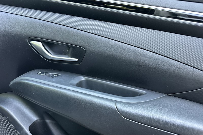 Hyundai Tucson Vehicle Full-screen Gallery Image 21