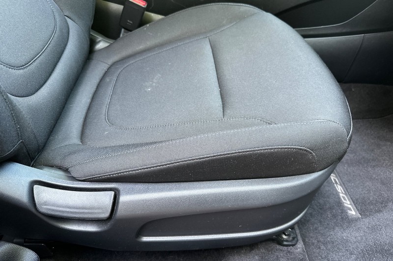 Hyundai Tucson Vehicle Full-screen Gallery Image 23