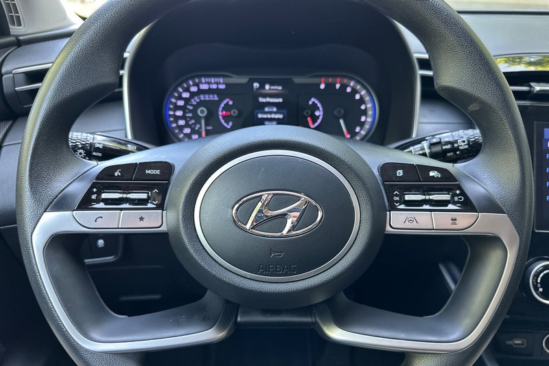 Hyundai Tucson Vehicle Full-screen Gallery Image 34
