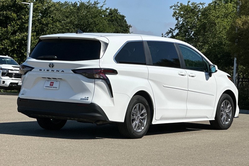 Toyota Sienna Vehicle Full-screen Gallery Image 04