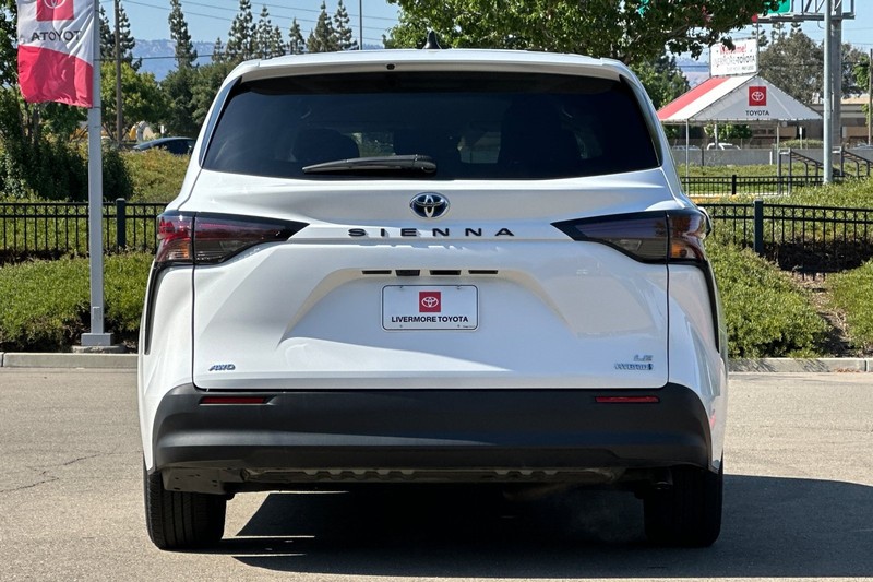 Toyota Sienna Vehicle Full-screen Gallery Image 05