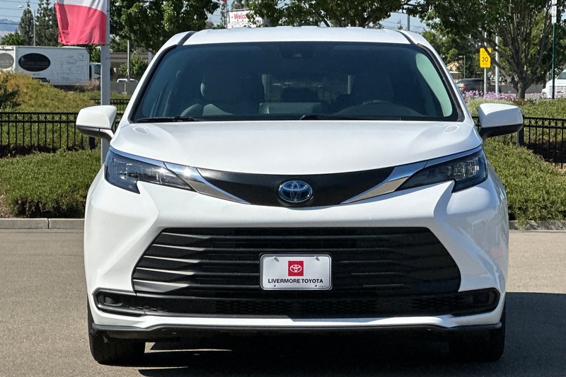 Toyota Sienna Vehicle Full-screen Gallery Image 09