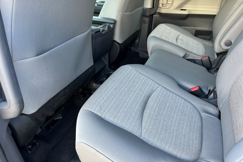 Toyota Sienna Vehicle Full-screen Gallery Image 14