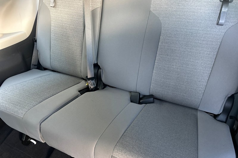 Toyota Sienna Vehicle Full-screen Gallery Image 17