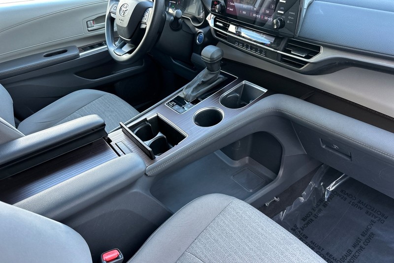 Toyota Sienna Vehicle Full-screen Gallery Image 19