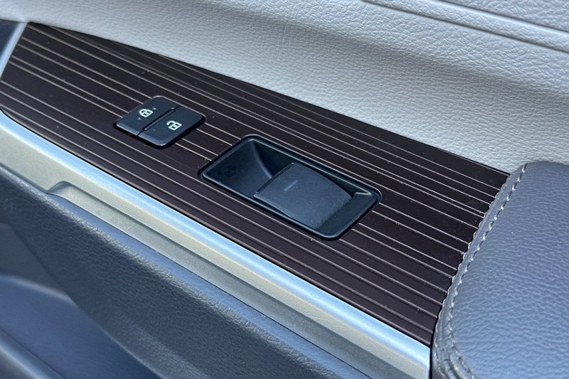 Toyota Sienna Vehicle Full-screen Gallery Image 22