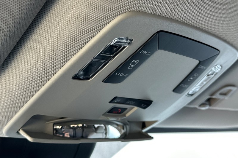 Toyota Sienna Vehicle Full-screen Gallery Image 24
