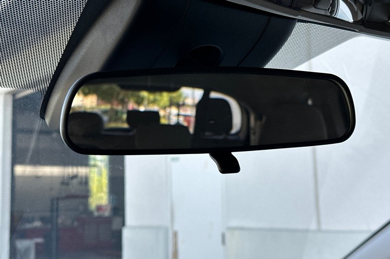 Toyota Sienna Vehicle Full-screen Gallery Image 25