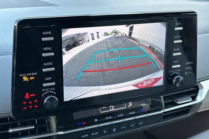 Toyota Sienna Vehicle Full-screen Gallery Image 27