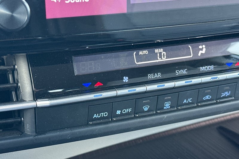 Toyota Sienna Vehicle Full-screen Gallery Image 29