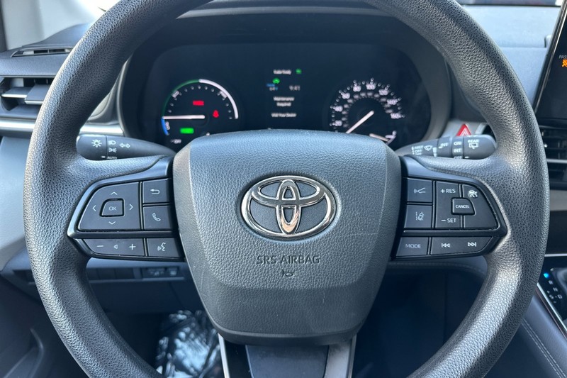 Toyota Sienna Vehicle Full-screen Gallery Image 35