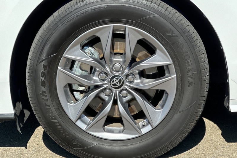 Toyota Sienna Vehicle Full-screen Gallery Image 45