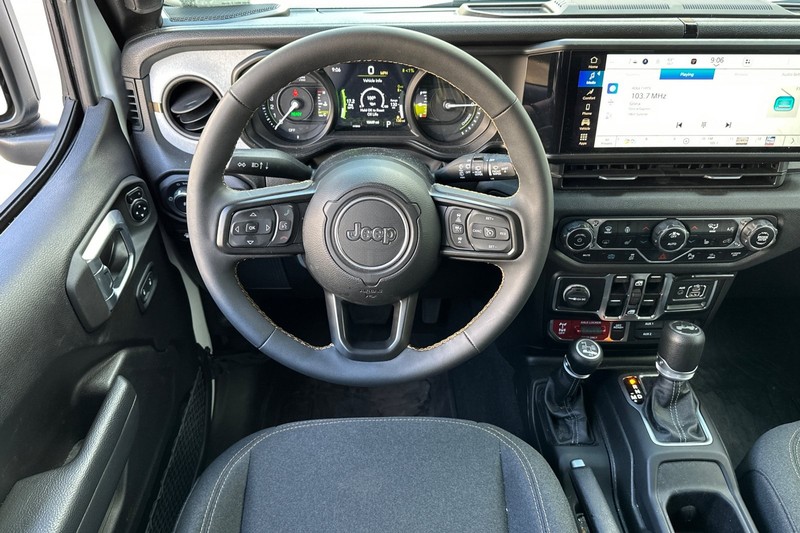 Jeep Wrangler 4xe Vehicle Full-screen Gallery Image 15