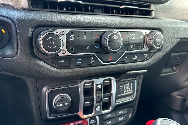 Jeep Wrangler 4xe Vehicle Full-screen Gallery Image 26