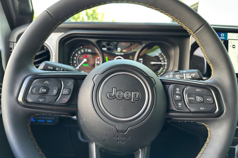 Jeep Wrangler 4xe Vehicle Full-screen Gallery Image 31