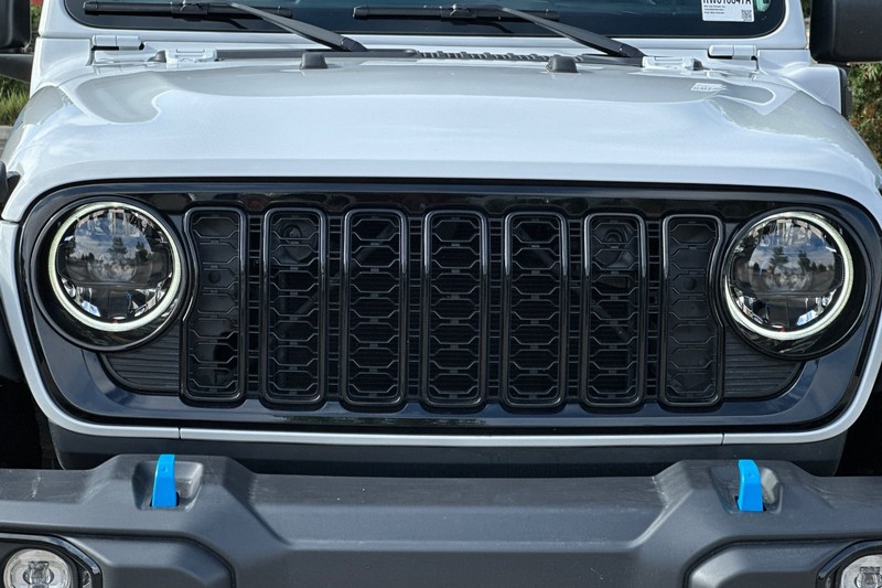 Jeep Wrangler 4xe Vehicle Full-screen Gallery Image 38