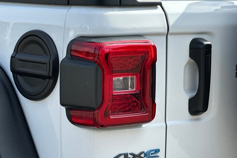 Jeep Wrangler 4xe Vehicle Full-screen Gallery Image 39