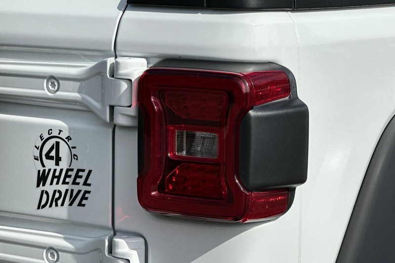 Jeep Wrangler 4xe Vehicle Full-screen Gallery Image 41
