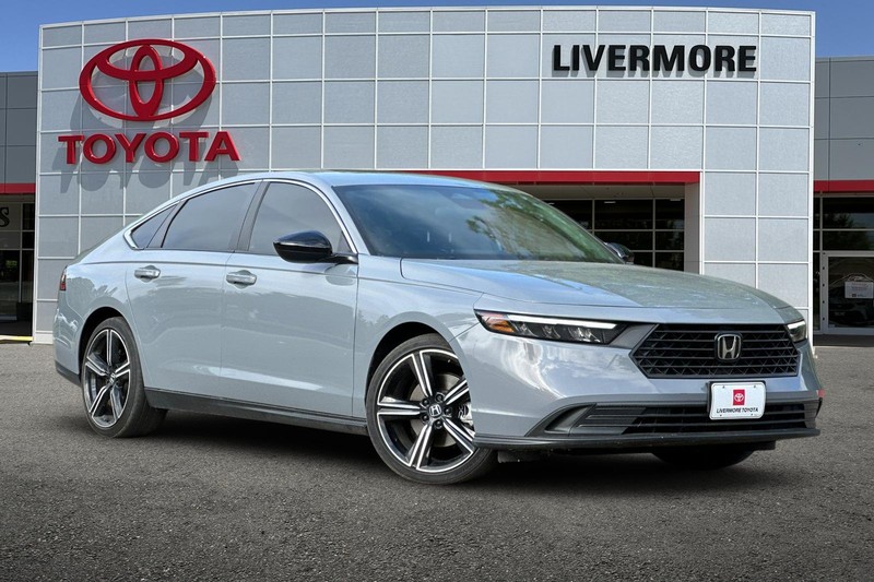 Honda Accord Hybrid Vehicle Full-screen Gallery Image 02