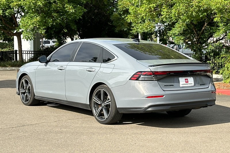 Honda Accord Hybrid Vehicle Full-screen Gallery Image 06