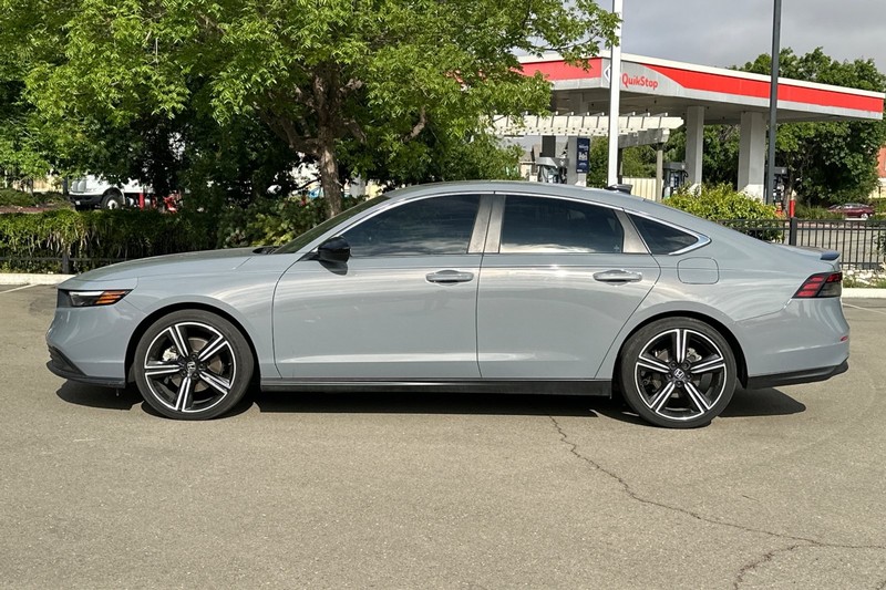 Honda Accord Hybrid Vehicle Full-screen Gallery Image 07