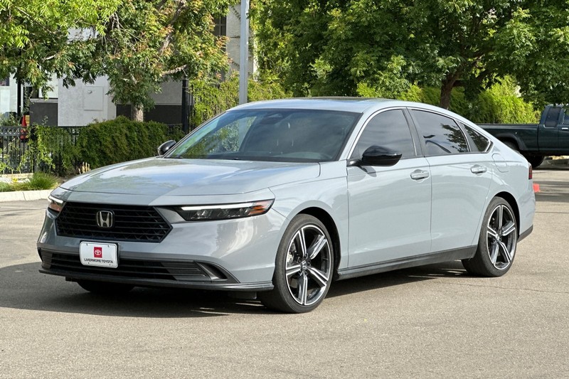 Honda Accord Hybrid Vehicle Full-screen Gallery Image 08
