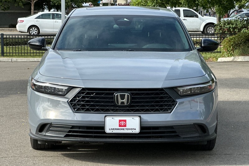 Honda Accord Hybrid Vehicle Full-screen Gallery Image 09