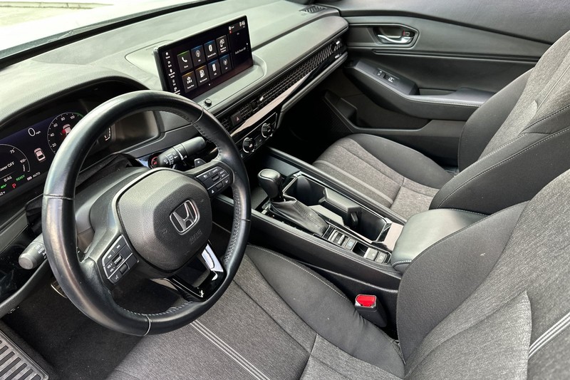 Honda Accord Hybrid Vehicle Full-screen Gallery Image 10