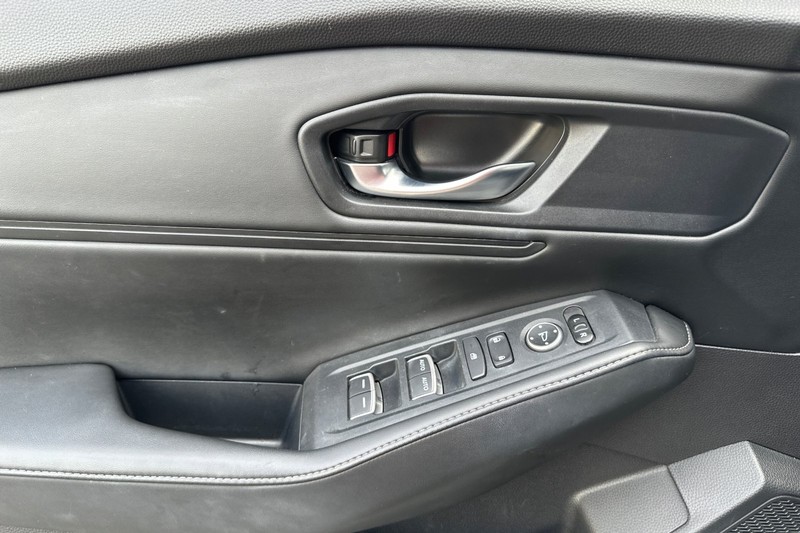 Honda Accord Hybrid Vehicle Full-screen Gallery Image 11
