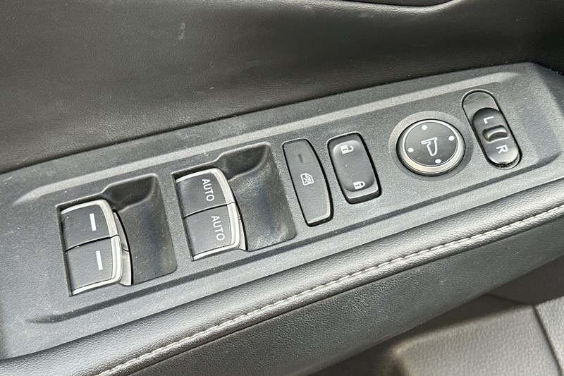 Honda Accord Hybrid Vehicle Full-screen Gallery Image 12