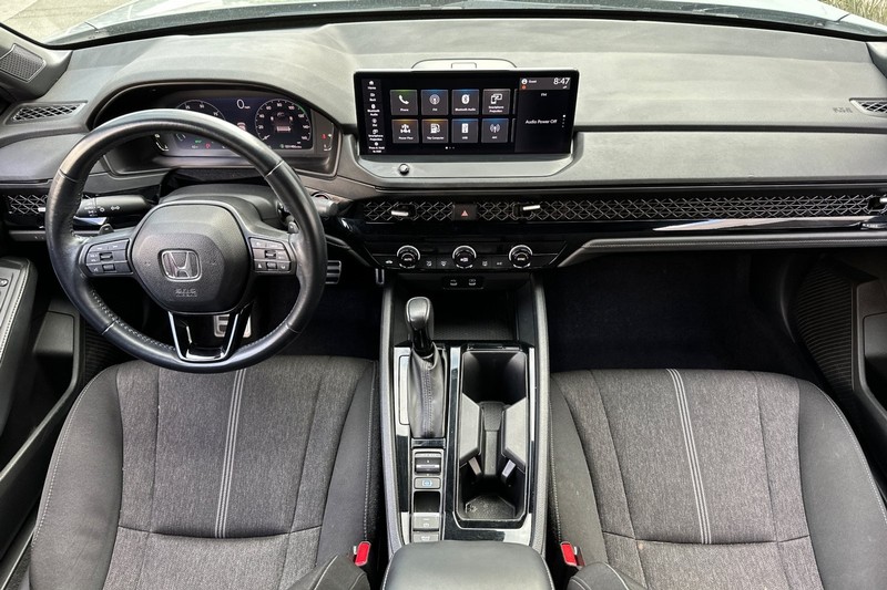 Honda Accord Hybrid Vehicle Full-screen Gallery Image 15