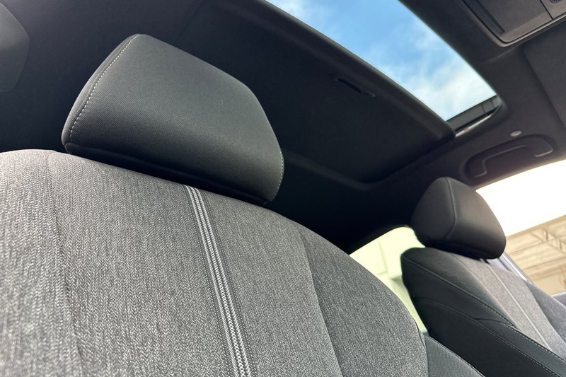 Honda Accord Hybrid Vehicle Full-screen Gallery Image 19