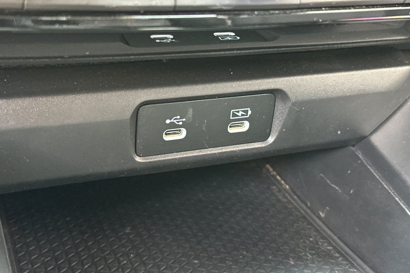 Honda Accord Hybrid Vehicle Full-screen Gallery Image 28