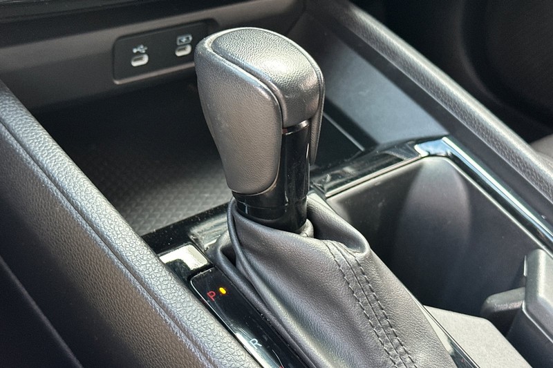 Honda Accord Hybrid Vehicle Full-screen Gallery Image 30