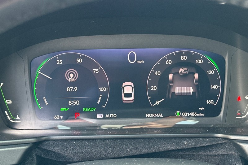 Honda Accord Hybrid Vehicle Full-screen Gallery Image 37