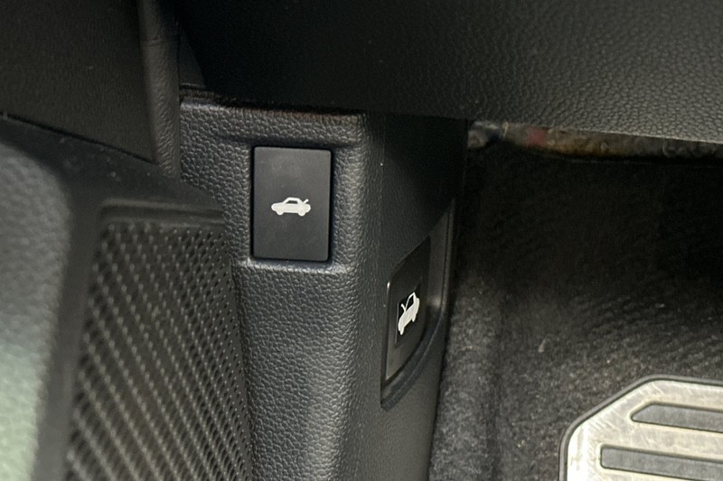 Honda Accord Hybrid Vehicle Full-screen Gallery Image 39