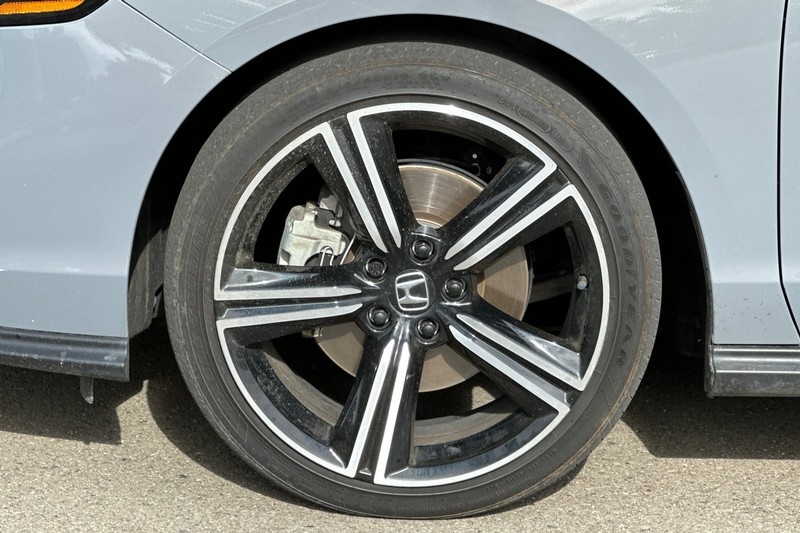 Honda Accord Hybrid Vehicle Full-screen Gallery Image 41