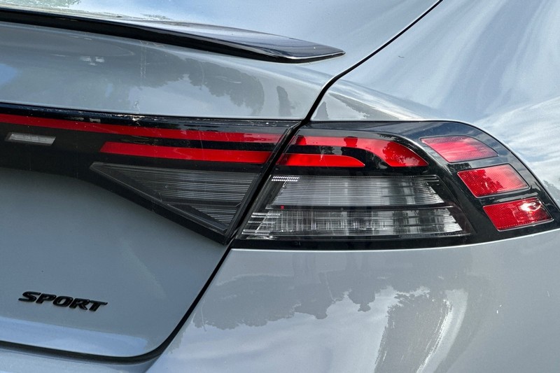 Honda Accord Hybrid Vehicle Full-screen Gallery Image 46