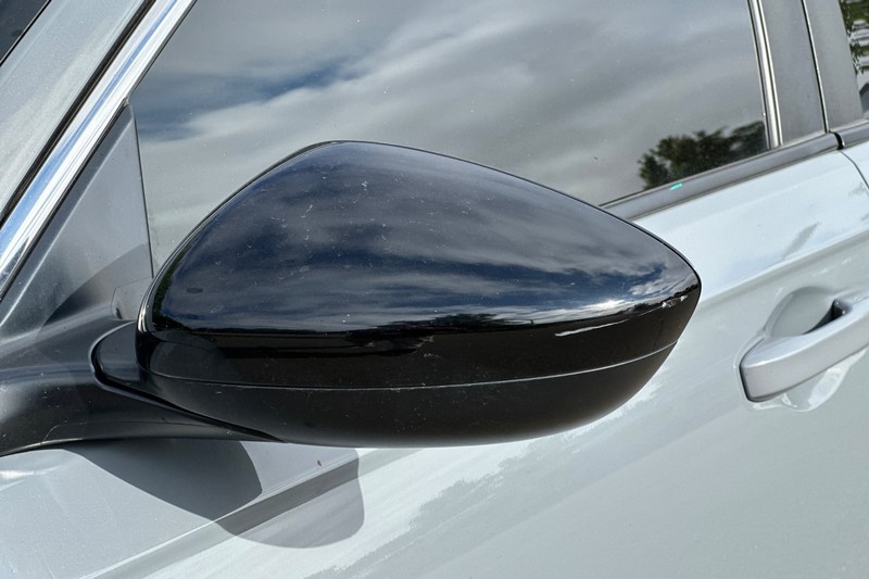 Honda Accord Hybrid Vehicle Full-screen Gallery Image 49