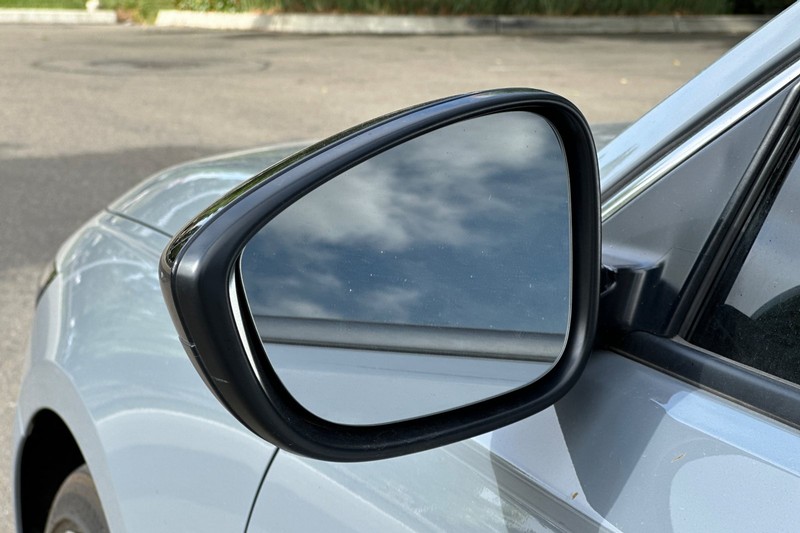 Honda Accord Hybrid Vehicle Full-screen Gallery Image 50