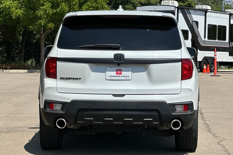 Honda Passport Vehicle Full-screen Gallery Image 05