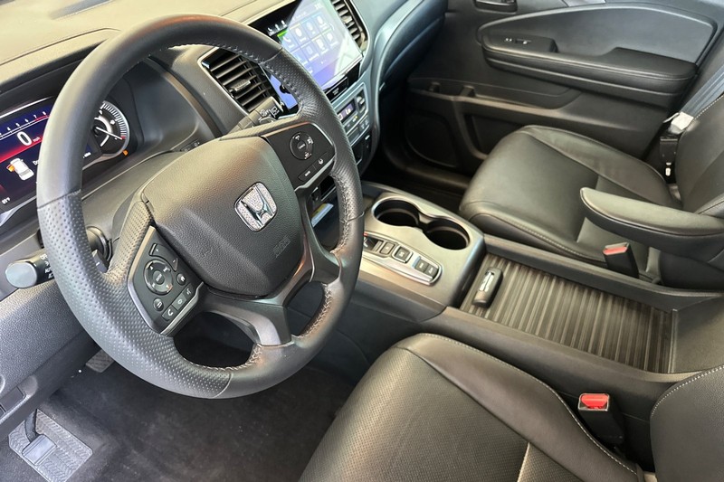 Honda Passport Vehicle Full-screen Gallery Image 10
