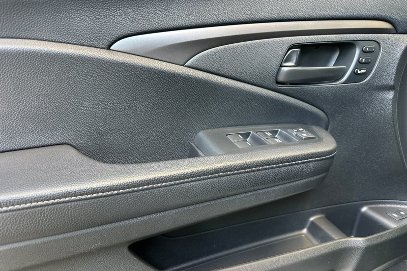 Honda Passport Vehicle Full-screen Gallery Image 11