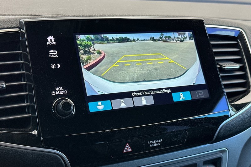 Honda Passport Vehicle Full-screen Gallery Image 26