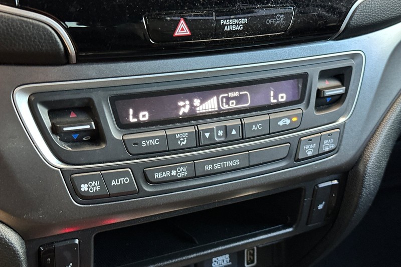 Honda Passport Vehicle Full-screen Gallery Image 27