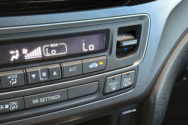 Honda Passport Vehicle Full-screen Gallery Image 29