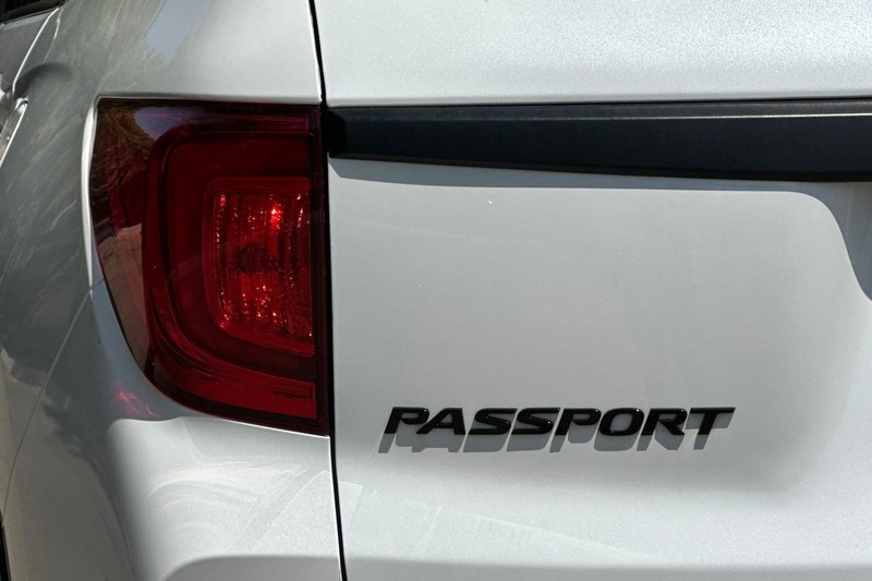 Honda Passport Vehicle Full-screen Gallery Image 47