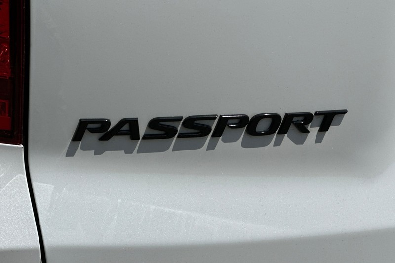 Honda Passport Vehicle Full-screen Gallery Image 50